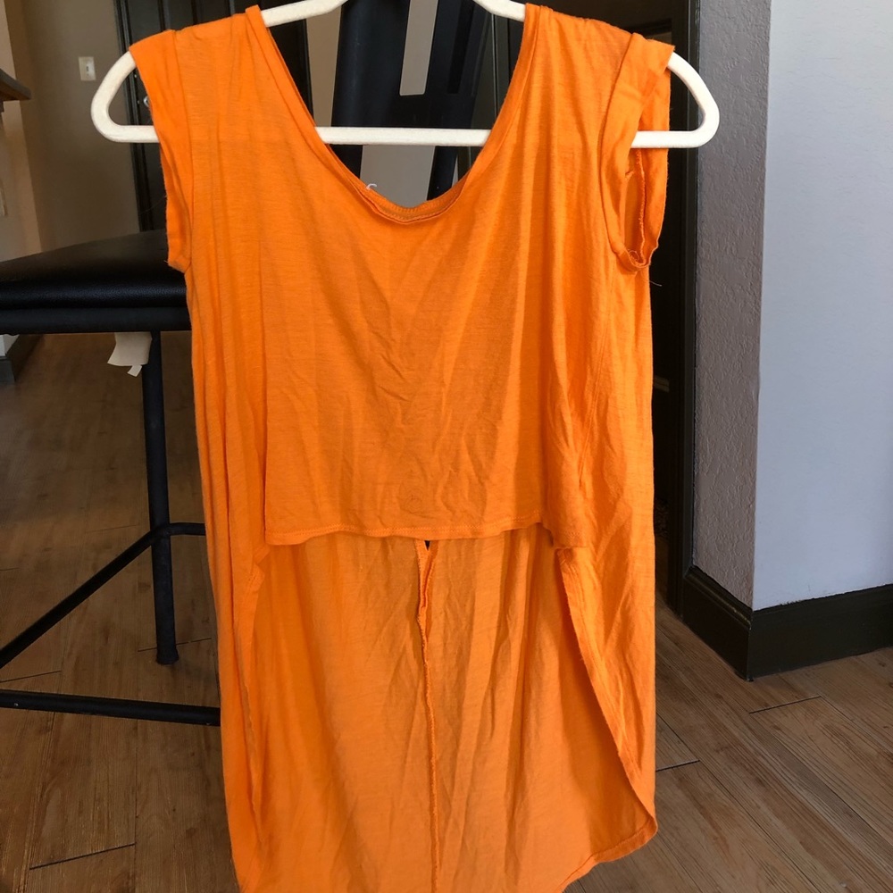 Crop top with scoop-tail back